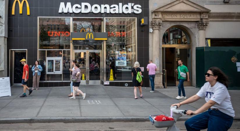 Teljes fordulat a McDonald’s-nál, lezárul egy korszak: kézműves termékek jelennek meg a gyorsétteremláncban – kiderült, mi vár a szendvicseikre
