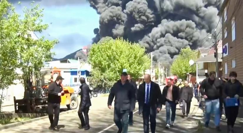 Előbb fekete eső, majd lángoló utcák: földi pokol az orosz városban – videó