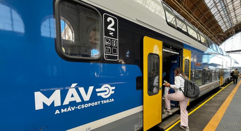 Tört-zúzott a vonaton az abonyi férfi, 21 millió forintos kárt okozott