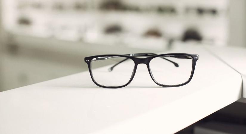 Hugo Boss szemüveg vagy Versace keretek? Mutatjuk a különbségeket!