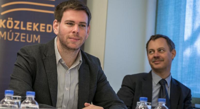 Révész Máriusz Vitézyről: Mennyire normális, hogy egy leköszönő államtitkár örül egy következő kormány közlekedési miniszterének?