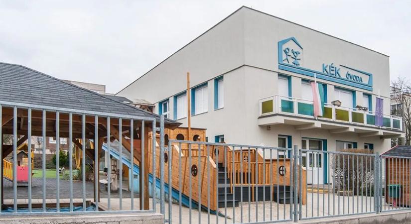 Elképesztő! Valaki az ablakon át belőtt egy solymári óvoda épületébe