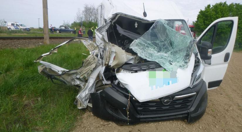 Döbbenetes fotók a tegnapi vonatbalesetről