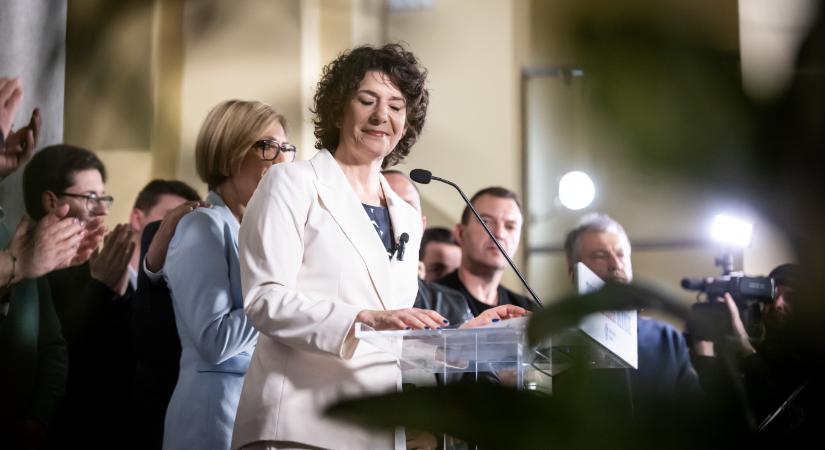 A párt sajtófőnöke azt írja, a „jelenlegi működési formájában” megszűnik a Demokratikus Koalíció