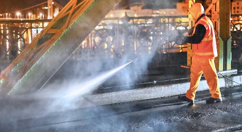 Éjszakai lezárás a fővárosban: Teljesen lezárják a Szabadság hidat, mutatjuk, mikor és miért kell elkerülni!