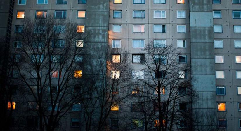 Valaki mondja meg, mi ez! Titokzatos hang hasít bele a csendbe a miskolci lakótelepeken