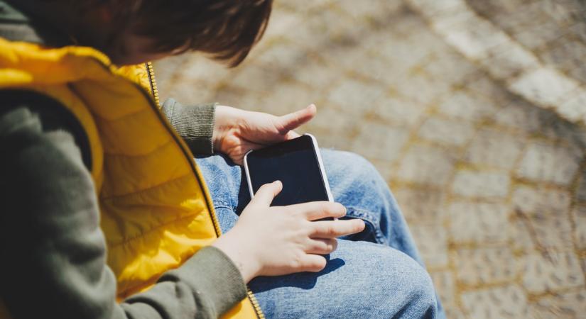 Nem erőlteti meg magát a Meta, hogy kiszűrje a kiskorúakat! Ezt gondolja az Európai Bizottság - ilyen intézkedéseket sürget