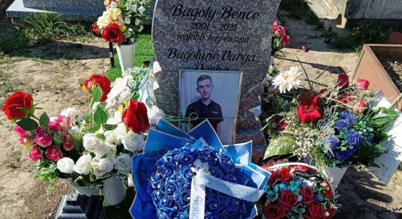 A megrázkódtatások nem kímélik a családot: meggyalázták Bagoly Bence és fél éves kisfia sírját