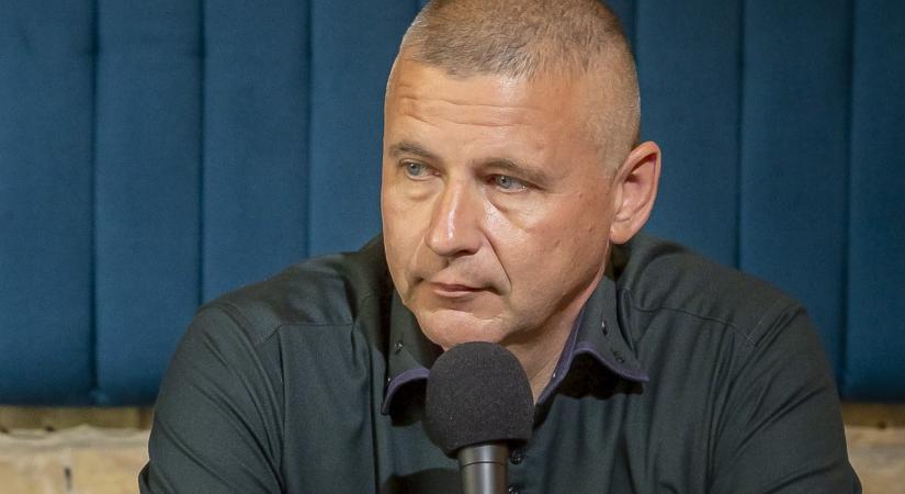 Megkezdődött az átadás-átvétel a Honvédelmi Minisztériumban, máris vizsgálatokat ígér Ruszin-Szendi Romulusz