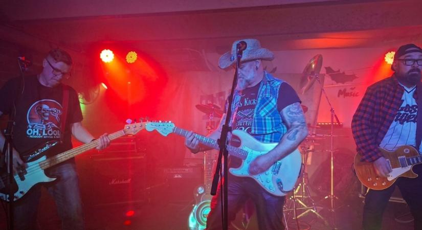 Visszatér a vadnyugat Debrecenbe: a Texas Tourist koncertezik a belvárosi klubban