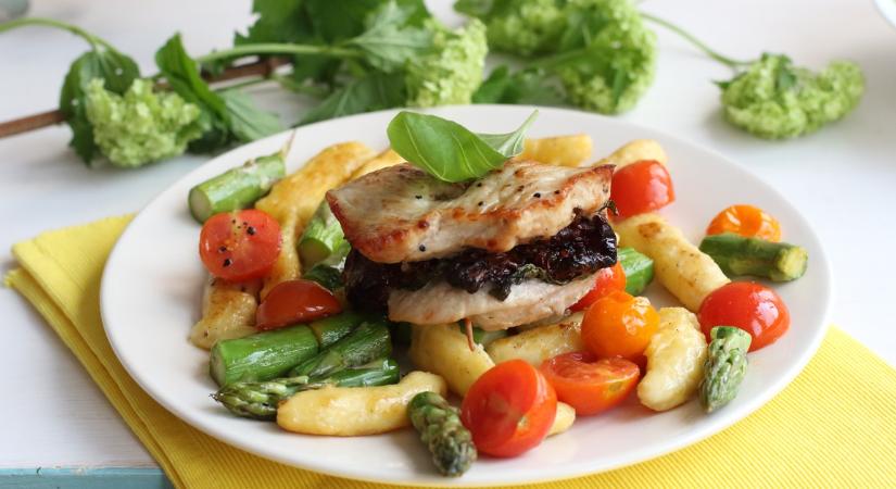 A spárgaszezon alatt kötelező ez az egyszerű, könnyed recept