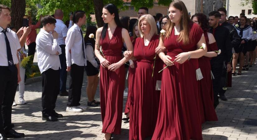 Több száz diák búcsúzik a szakképzési centrumban