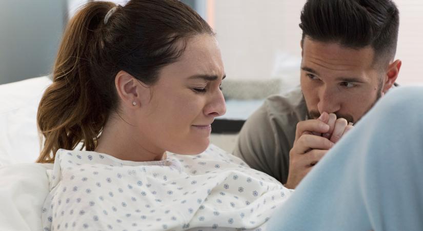 Melyik fájdalmasabb: a szülés vagy a tökön rúgás? – Van egy harmadik lehetőség is