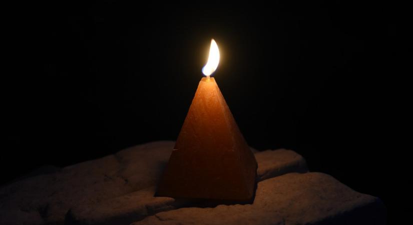 Fekete szerda: Lángoló repülőgép csapódott a hangárba, esélyük sem volt a túlélésre