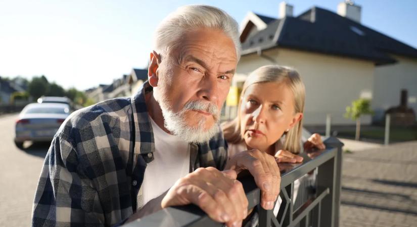 Így lesz élénkzöld a gyeped: filléres trükk, amitől a szomszédod sárgulni fog az irigységtől