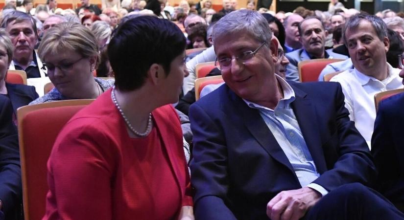Befellegzett a DK-nak „jelen formában”