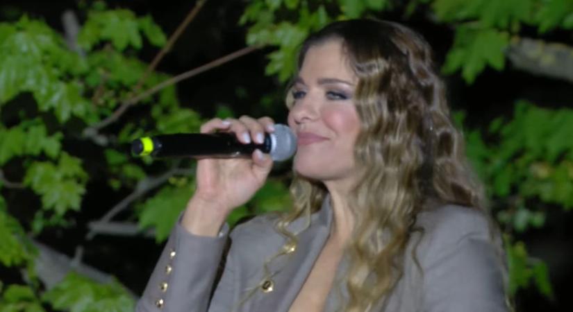 A rajongók imádják: Dér Heni nem kacérkodott férje ajándékával