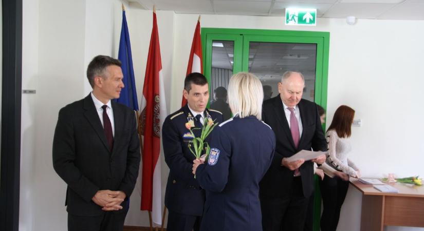 Elismeréseket adtak át az ünnepi állománygyűlésen a Soproni Rendőrkapitányságon