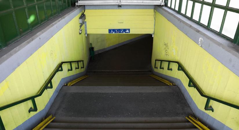 Kifestették és kitakarították a pályaudvari gyalogos aluljárót Győrben - fotók