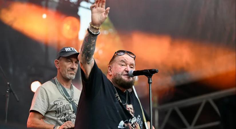 A 100 millió forint NKA-pénzzel megtámogatott Deák Bill Gyula a választások előtt a Fidesz jelöltjét támogatta