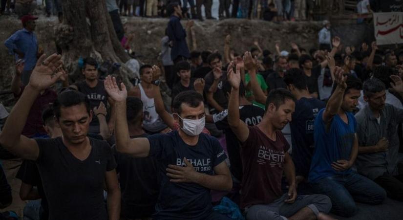 Csaknem megköveztek egy kislányt egy görögországi migránstáborban, akit eladott a családja