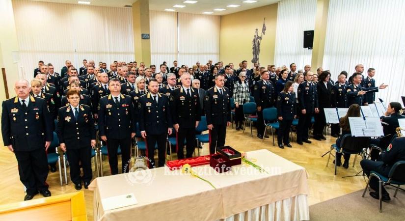Heten kaptak elismerést Tűzoltónap alkalmából a főigazgatóságon (galéria)