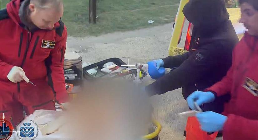 Orvosi bravúr: nyílt utcán műtött meg egy szíven szúrt férfit az onkológiai intézet főorvosa – a beavatkozásról készült videó a cikkben