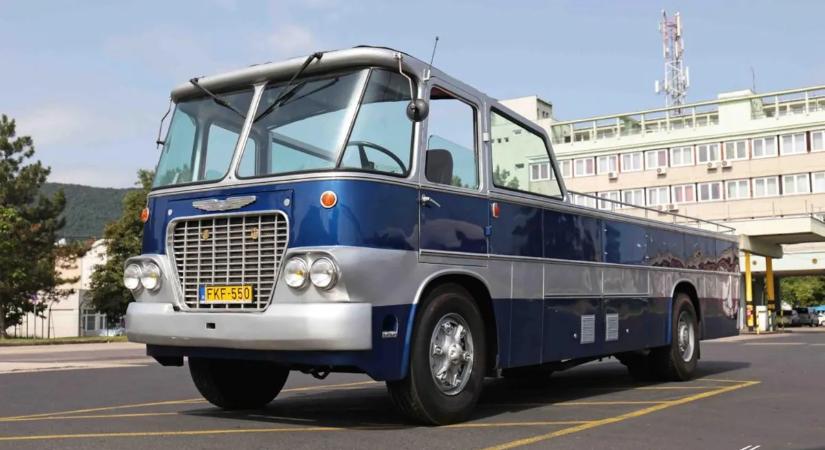 Nosztalgiajáratra fel! – Kabrió Ikarusokon és régi villamosokon utazhatunk Budapesten