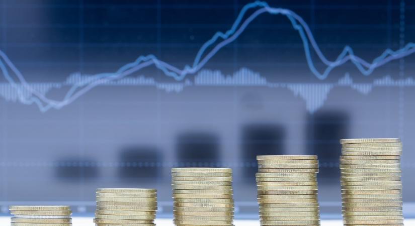 Hízik – egyre többet fizetnek be a nyugdíjpénztári tagok