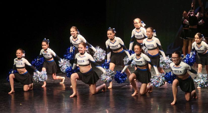 Örömtánc a színházban - gálaműsort adtak a fiatalok (galéria)