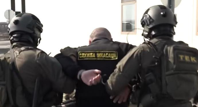Nyomozást indít az ügyészség az ukrán pénzszállítók fogvatartása miatt