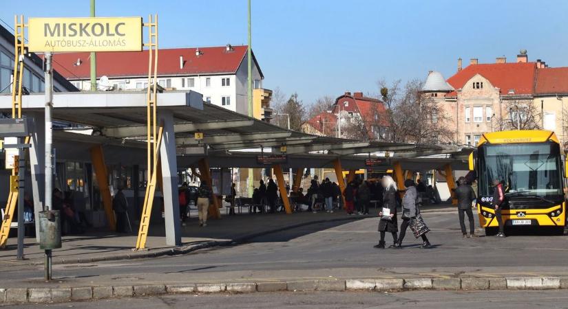 A busz előtt még ráittak a plazmázásra – megszólalt a rendőrség a Búza téri tömegverekedésről