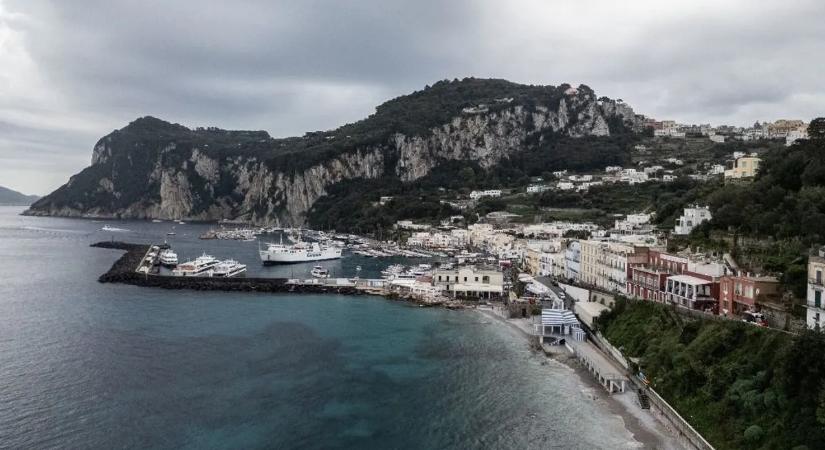 Elege lett a tömegből Capri szigetének, szigorú korlátozások jönnek