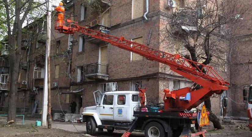 Újra az energiarendszerre mértek csapást az oroszok: több régióban maradtak áram nélkül