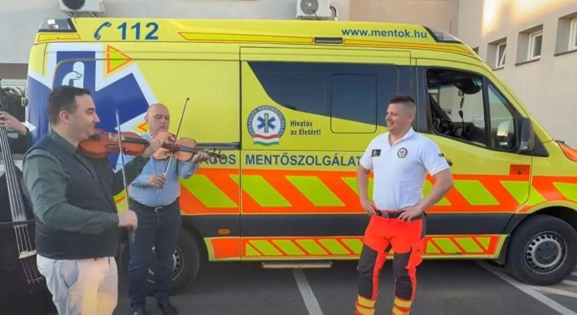 Nem hiszed el, hogyan ünnepelték a Tánc Világnapját a mentők – videón a döbbenetes tánc