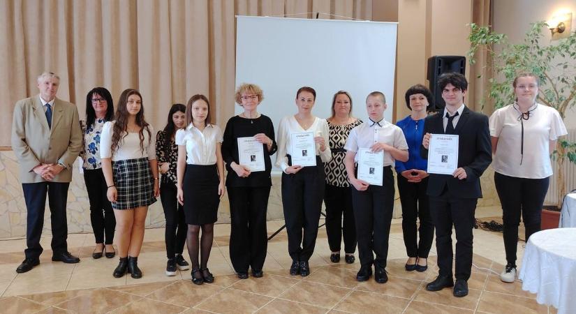 Értékteremtő közösségi programok Ajakon: lovagkor, irodalom és tehetségek