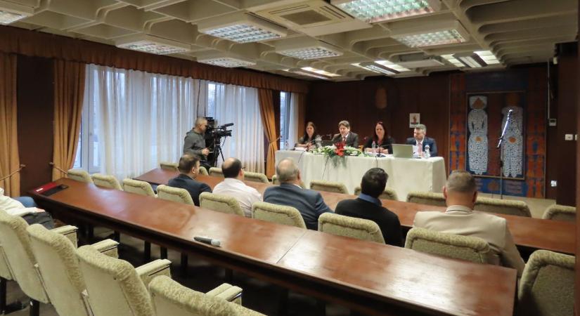 A várost érintő ügyekben döntenek a csornai képviselők