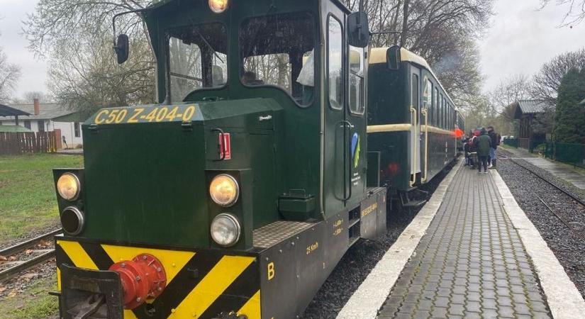 Rezét, a nosztalgiagőzös is szolgálatba áll a munka ünnepén Gemencen