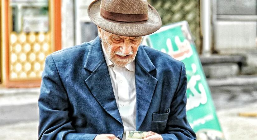 Itt a bejelentés: emelkedhet a nyugdíjkorhatár