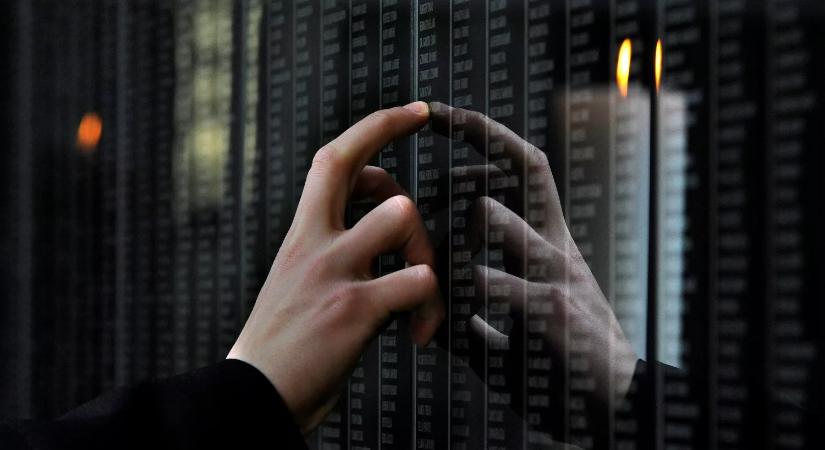 „A beépülés rítusa” – Rendhagyó közösségi emlékezés a roma holokausztra