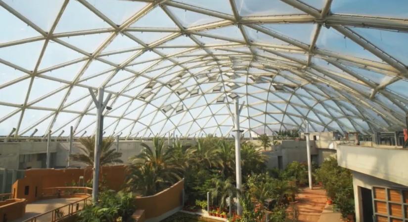 Hulmánokkal, bali seregélyekkel és egy több mint 14 méter magas vízeséssel nyílhat meg nyár közepén a Biodóm egy része