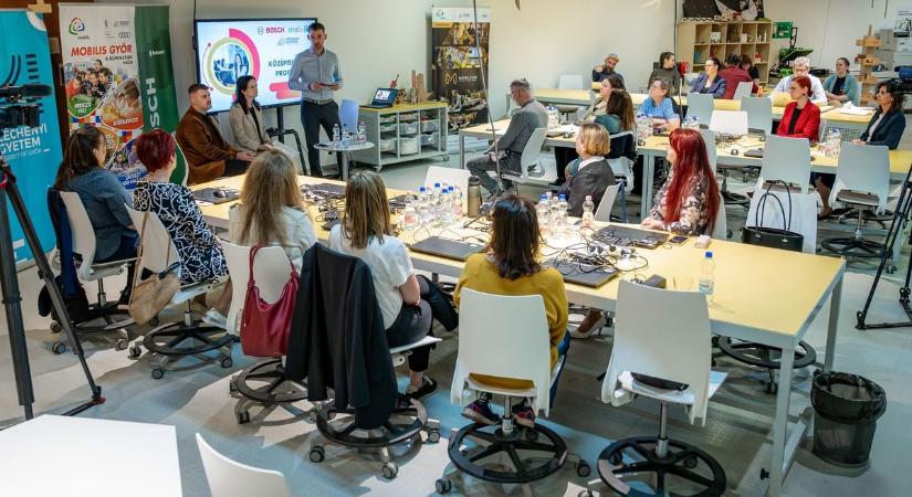 Önvezető járművekkel, robotokkal ismerkedhettek a győri diákok a Mobilisban
