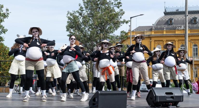 Bolondballagás, traktoros felvonulás, szerenád: így búcsúztak a makói és a fehérvári végzősök