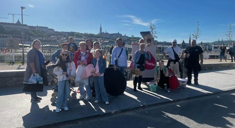 A Magyarság Házában vendégszerepelt a vezekényi Görbe Tükör amatőr színtársulat