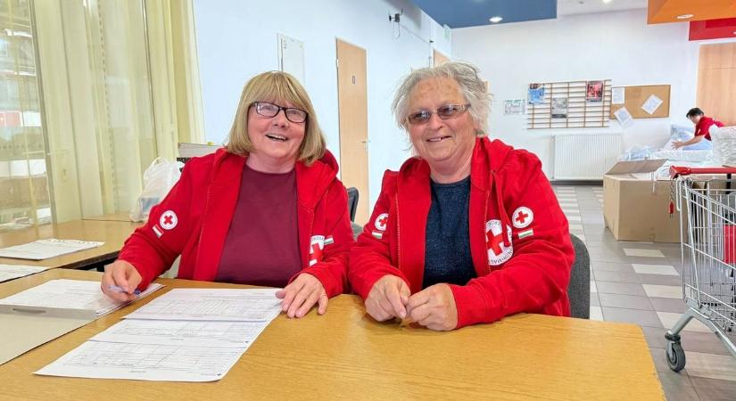 Kitett magáért a Magyar Vöröskereszt: adományosztást tartottak Kisbéren