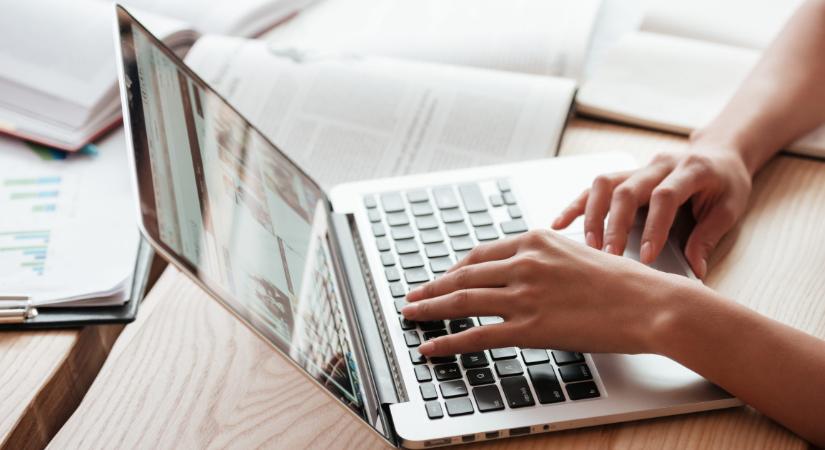 Döntött az Európai Unió: innentől már csak ilyen laptopot fogsz találni a boltokban