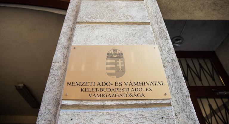 Fontos határidők közelednek az adózásban, több teendő is aktuális a NAV felé