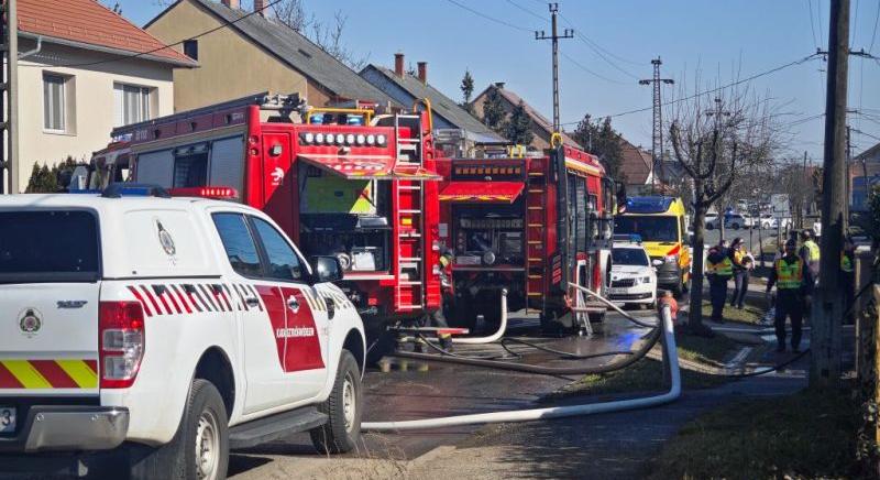 Dráma Kispesten: kigyulladt kukásautóhoz rohantak a tűzoltók