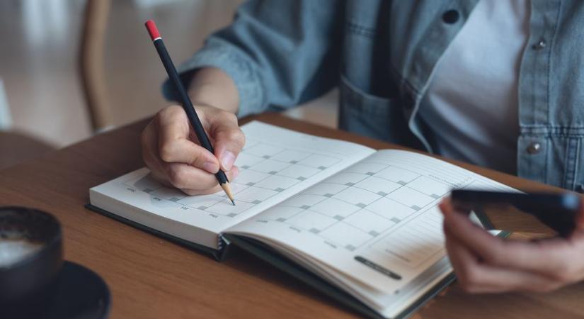 12 munkaszüneti nap jöhet Magyarországon: máshol ennek háromszorosát adják