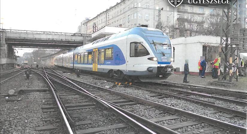 Hajszálon múlt az ütközés a Déli pályaudvarnál: Vádat emeltek a vörös jelzést benéző mozdonyvezető ellen